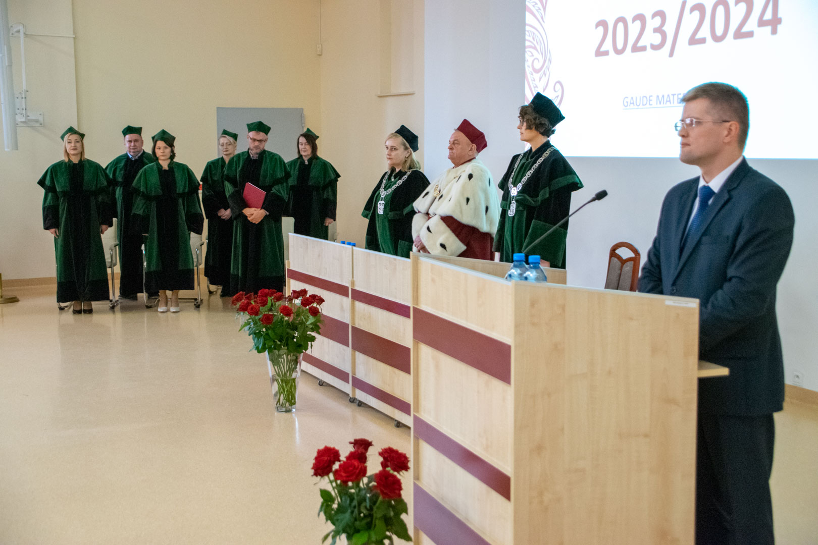 W dniu 14 października 2023 r. miała miejsce uroczysta inauguracja nowego roku akademickiego 2023/2024 w Wyższej Szkole Ekonomicznej w Białymstoku. Opis powyżej w treści dokumentu.